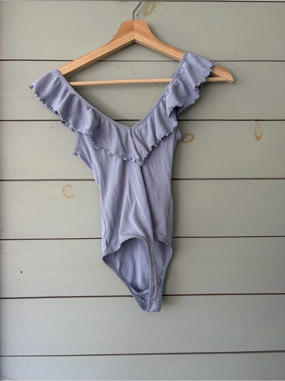 Wilfred (Aritzia) Ribbed Ruffle Bodysuit – Lilac
Size XS - Picture 4 of 6